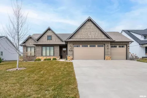 4644 Lakeside Dr, Bettendorf, IA 52722