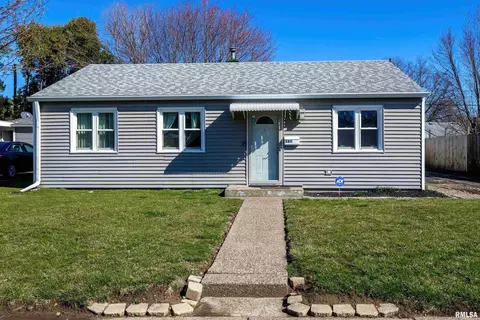 3811 10th Avenue Pl, Moline, IL 61265