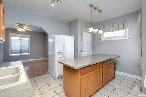 1725 12th St, Moline, IL 61265 photo 9