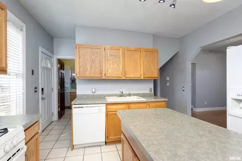 1725 12th St, Moline, IL 61265 photo 8