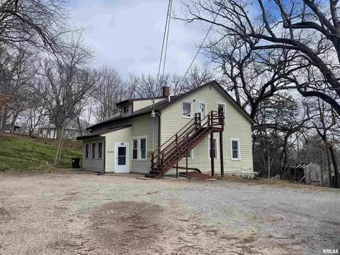 3030 Indian Rd, Davenport, IA 52802