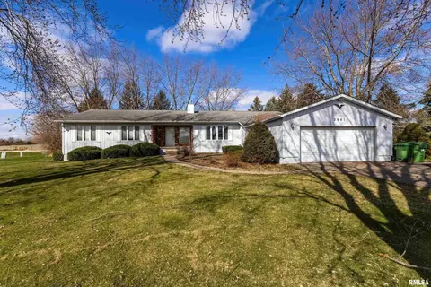 2661 Samuel Clemens Rd, Muscatine, IA 52761