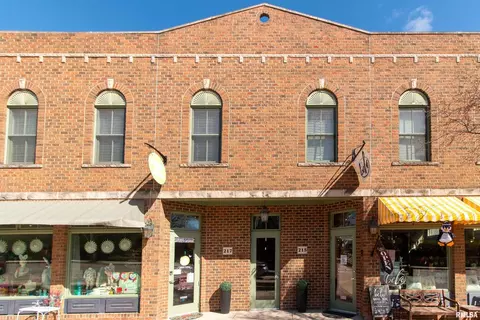 217 12 N Cody Rd, Le Claire, IA 52753