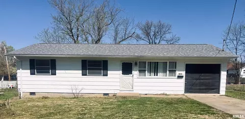 1103 E Clark St, West Frankfort, IL 62896
