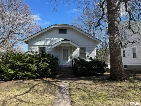2021 Myrtle St, Davenport, IA 52804