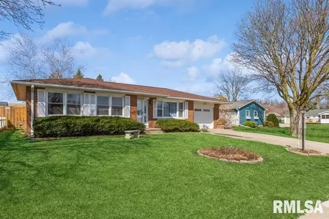 1412 Windsor Dr, Clinton, IA 52732