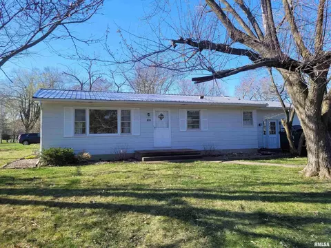 101 W Park St, Camp Point, IL 62320 photo 2