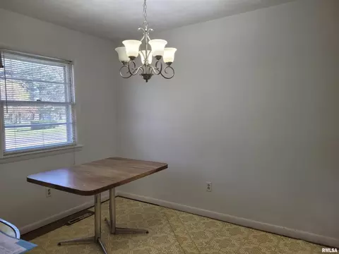 101 W Park St, Camp Point, IL 62320 photo 4