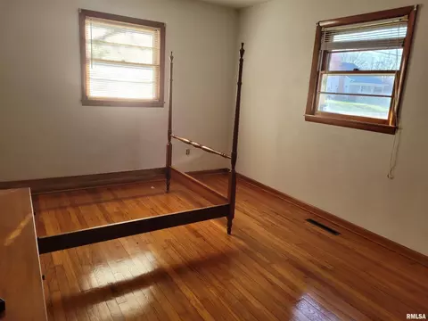 101 W Park St, Camp Point, IL 62320 photo 7