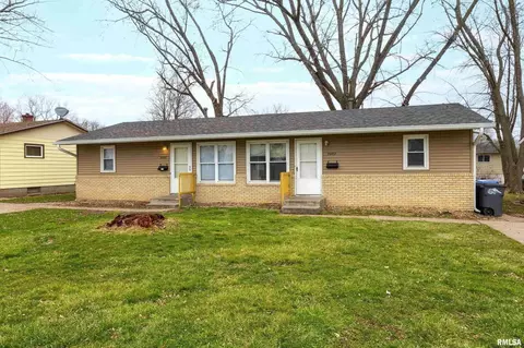 2609 Magnolia Dr, Bettendorf, IA 52722