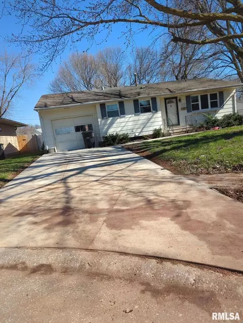 4512 49th Street Ct, Moline, IL 61265