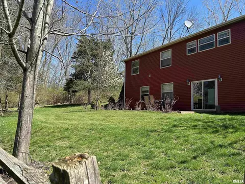 401 39th Ave N, Clinton, IA 52732