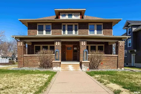 104 E Central Park Ave, Davenport, IA 52803