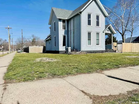 444 2nd Ave S, Clinton, IA 52732