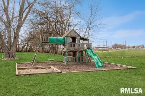 213 S State St, Atkinson, IL 61235 photo 8