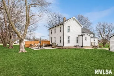 213 S State St, Atkinson, IL 61235 photo 6