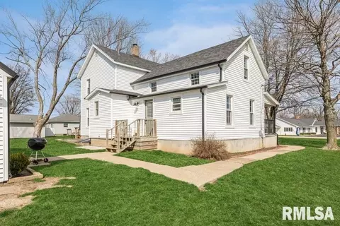 213 S State St, Atkinson, IL 61235 photo 9