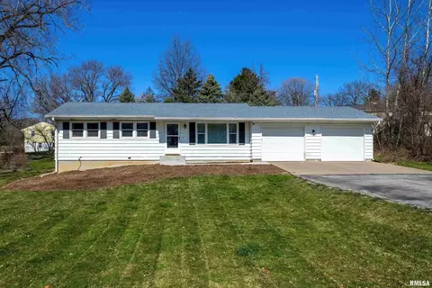 5640 Short St, Bettendorf, IA 52722
