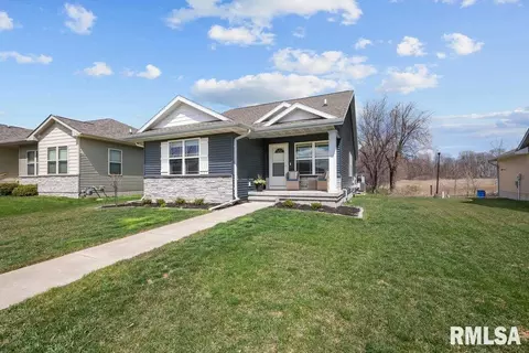 1556 Olde Brandy Ln, Davenport, IA 52807