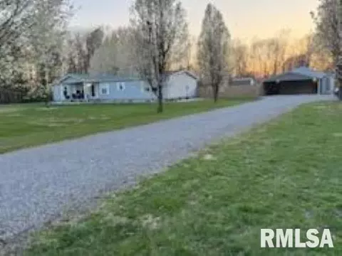 9041 Martin St, Christopher, IL 62822 photo 3