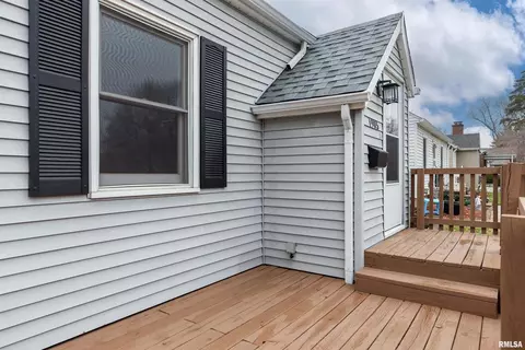 1905 31st St, Moline, IL 61265 photo 3