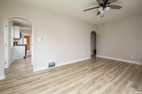 1905 31st St, Moline, IL 61265 photo 11