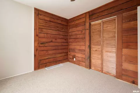 1905 31st St, Moline, IL 61265 photo 23