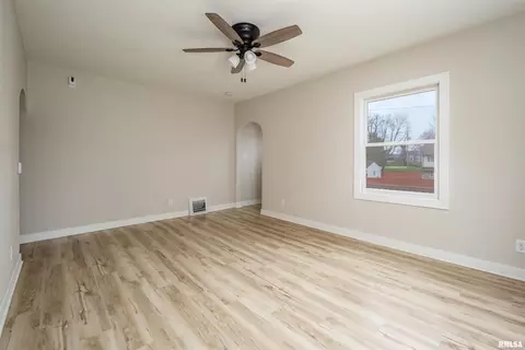 1905 31st St, Moline, IL 61265 photo 10