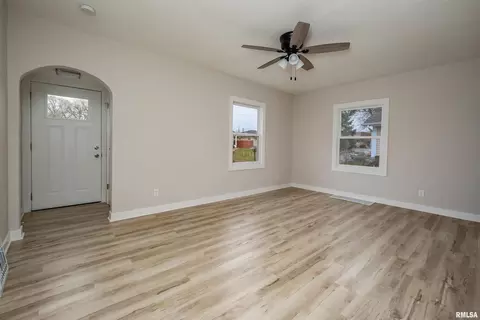 1905 31st St, Moline, IL 61265 photo 9