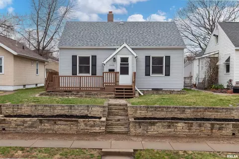 1905 31st St, Moline, IL 61265 photo 1