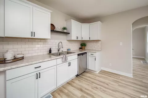 1905 31st St, Moline, IL 61265 photo 13
