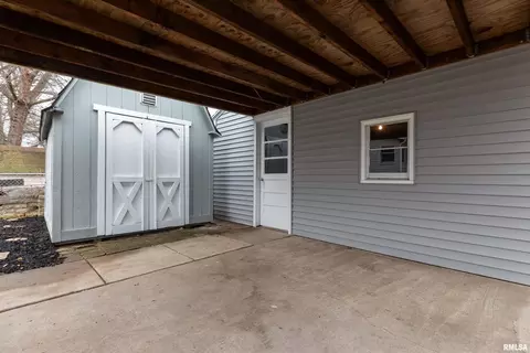 1905 31st St, Moline, IL 61265 photo 6