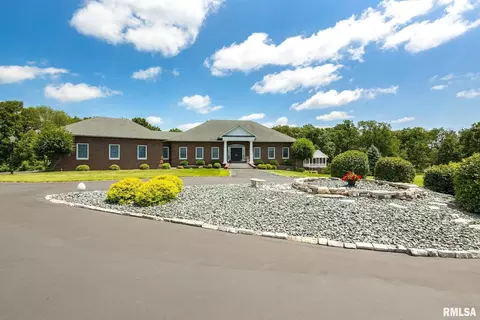710 E 130th St, Blue Grass, IA 52726