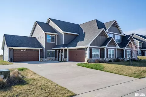 7170 Grove Xing, Bettendorf, IA 52722