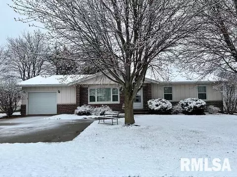 1119 N 11th St, Clinton, IA 52732