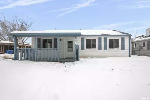 3809 10th Avenue Ct, Moline, IL 61265