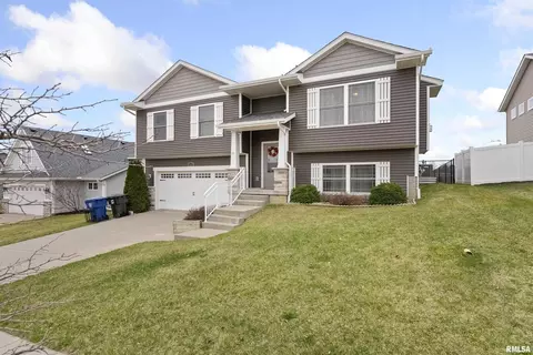 1229 W 62nd St, Davenport, IA 52806