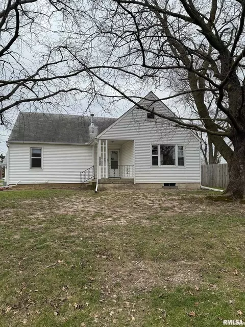 3302 2nd Street Ct, East Moline, IL 61244