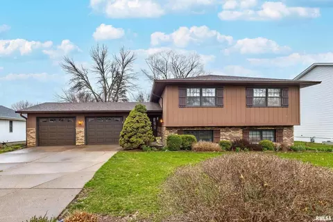 2630 E 28th Ct, Davenport, IA 52803