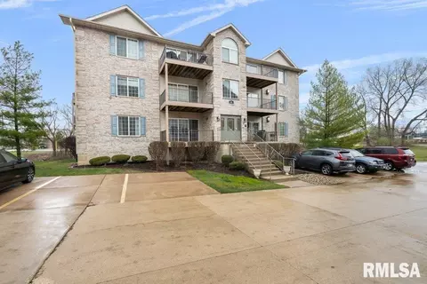 3071 Holiday Ct #1, Bettendorf, IA 52722