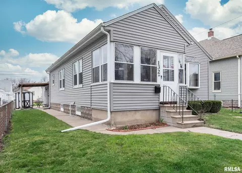 132 N Elmwood Ave, Davenport, IA 52802