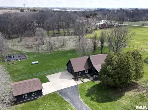 1322 Kent St, Kewanee, IL 61443