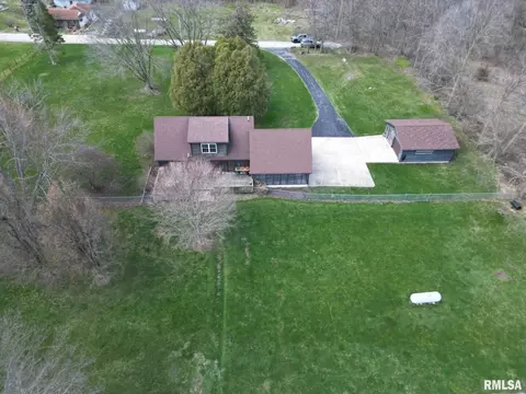 1322 Kent St, Kewanee, IL 61443 photo 2