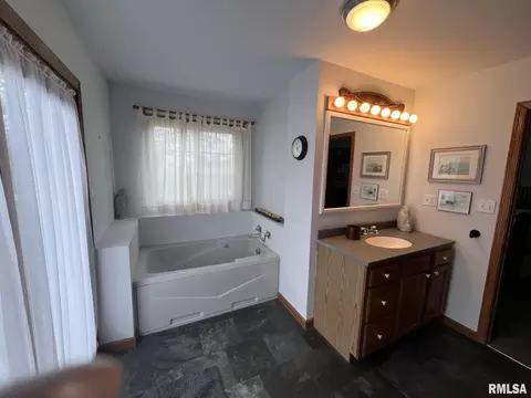 1322 Kent St, Kewanee, IL 61443 photo 38
