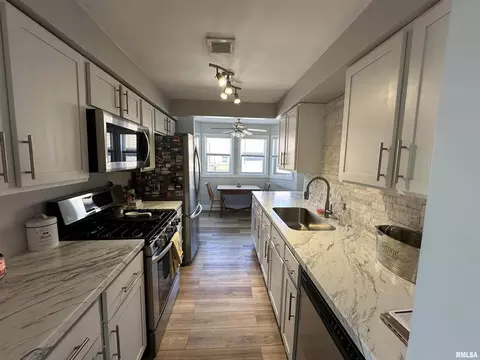 2206 44th St, Moline, IL 61265 photo 4