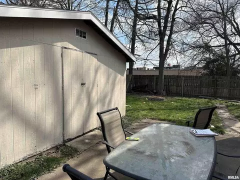 2206 44th St, Moline, IL 61265 photo 13
