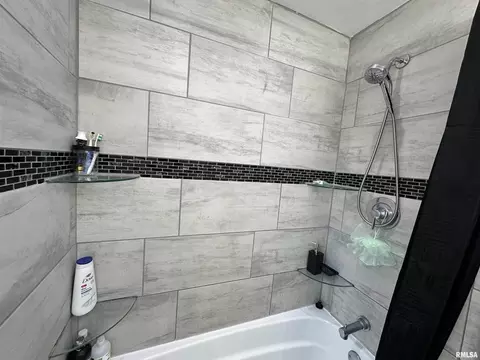 2206 44th St, Moline, IL 61265 photo 8