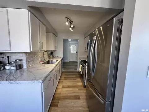 2206 44th St, Moline, IL 61265 photo 3