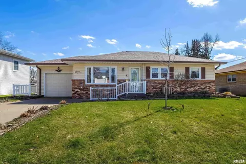 1837 W 38th St, Davenport, IA 52806