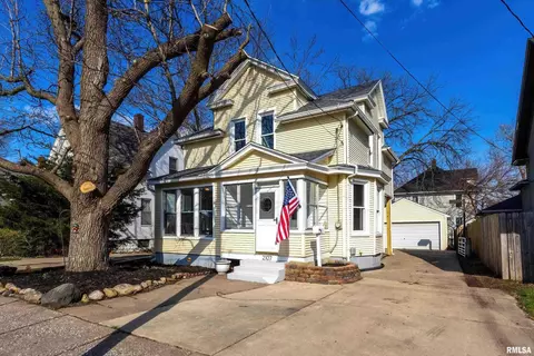 2107 Washington St, Davenport, IA 52804